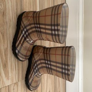 Burberry kids rain boots.